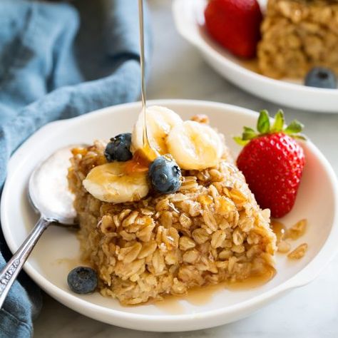 Overnight Baked Oatmeal, Amish Baked Oatmeal, Basic Overnight Oats Recipe, Baked Oatmeal Muffins, Amazing Drinks, Baked Oatmeal Recipe, Restaurant Lunch, Breakfast Oatmeal Recipes, Dessert Breakfast