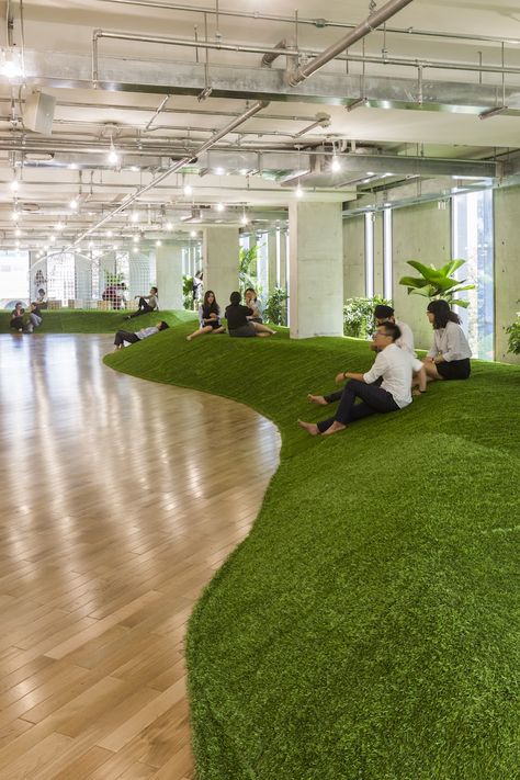 green office space by 07beach simulates park to promote productivity Green Office Interior, Coworking Space Ideas, Indoor Green Space, Green Office Space, Green Workspace, Office Building Interior, Green Office Design, Green Office Decor, Unique Office Design