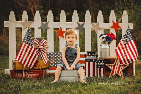 Fourth Of July Photoshoot Kids, Fourth Of July Mini Session, 4th Of July Mini Session, July Baby Birthday, 4th Of July Photo Shoot, Newborn Milestones, Photogenic Poses, Patriotic Photography, Boy Birthday Pictures