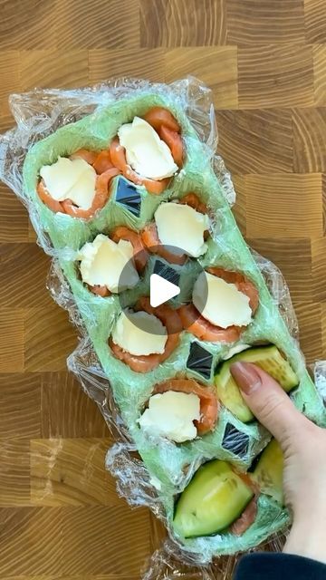 Sharing Delicious Food on Instagram: "Such a cool hack!  Would you try it? 🤪👀🥰 by • @eda.bez.truda" Sushi Hacks, Sushi Bowls, Sushi Bowl, Lunchbox Ideas, Kids Lunchbox, April 7, Sashimi, Delicious Food, Try It