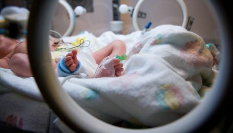 To The Mom Standing Over Her Premature Baby In The NICU Bayi Prematur, Premature Birth, Neonatal Nurse, High Risk Pregnancy, Neonatal Intensive Care Unit, Pregnant Mother, Premature Baby, Nicu Nurse, Intensive Care Unit