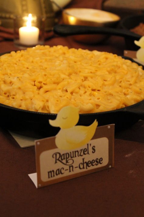 Tangled Party food: Rapunzel's mac-n-cheese served in cast iron skillet Rapunzel Party Decorations Ideas, Tangled Themed Food Ideas, Tangled Birthday Party Ideas Decor, Tangled Theme Food, Disney Sweet 16 Ideas Themed Parties, Tangled Sweet Sixteen, Tangled Bday Party Ideas, Rapunzel Birthday Party Food, Tangled Theme Party Food