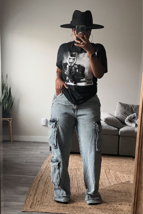 Shop Multi Pocket Denim Cargo Jeans and other curated products on LTK, the easiest way to shop everything from your favorite creators. Denim Cargo Jeans, Jeans Outfit Women, Denim Cargo, Looks Black, Classy Casual Outfits, Black Women Fashion, Outfits With Hats, Fashion Fall, Cute Simple Outfits