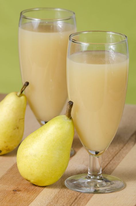 Pear Juice, How to make Pear Juice - Vaya.in Pear Lemonade Recipe, Kale Juice Recipes, Apple Juice Recipe, Spinach Juice, Sour Fruit, Baby Puree, Pear Juice, Pear Recipes, Juice Concentrate