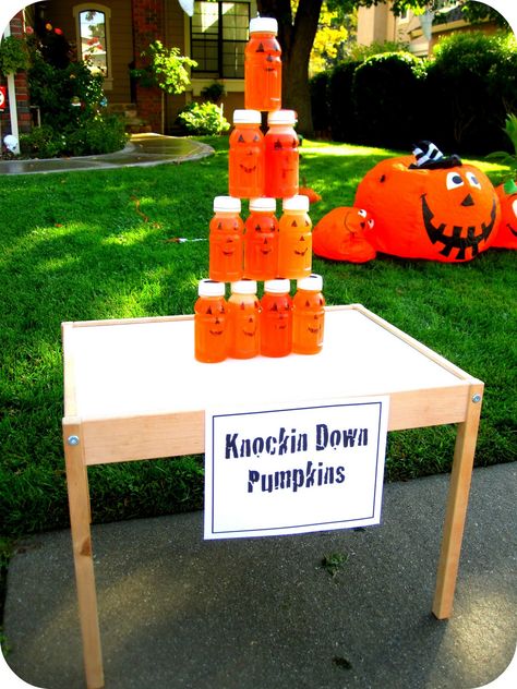 Toddler Approved!: Knockin Down Pumpkins Halloween Carnival Game Fall Carnival Games, Halloween Games For Adults, Fall Festival Activities, Halloween Carnival Games, Halloween Block Party, Festival Activities, Fall Festival Games, Moldes Halloween, Fun Halloween Party Games