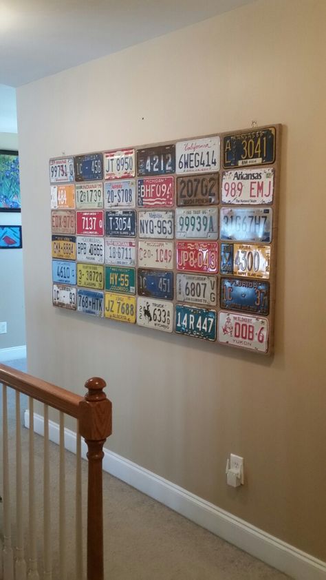 DIY tag art License Plate Display Ideas, License Plate Ideas Decor, License Plate Ideas, License Plate Decor, License Plate Crafts, Diy Tag, Plate Ideas, Creative Wall Decor, Plate Decor