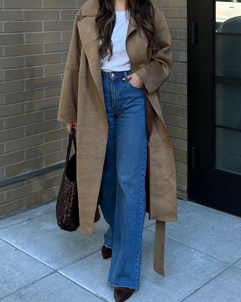 A suede trench is my new closet staple > comment SHOP and I’ll send you the link to this look🤎🍂 — fall style, fall fashion inspo, suede trench coat, suede for fall, cozy fashion inspo, mininal chic style https://liketk.it/4T7LE Long Brown Suede Jacket Outfit, Brown Suede Jacket Outfit, Suede Jacket Outfit, Suede Trench Coat, Classy Fits, New Closet, Brown Suede Jacket, Style Fall, Fall Style