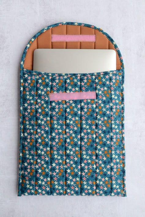 Computer Case Sewing Pattern, Sewing Book Covers Free Pattern, Computer Bag Sewing Pattern, Quilted Tablet Case, Zipper Bag Sewing Pattern, Laptop Sewing Pattern, Kindle Bag Pattern, Laptop Bag Patterns To Sew, Sewing Tablet Case