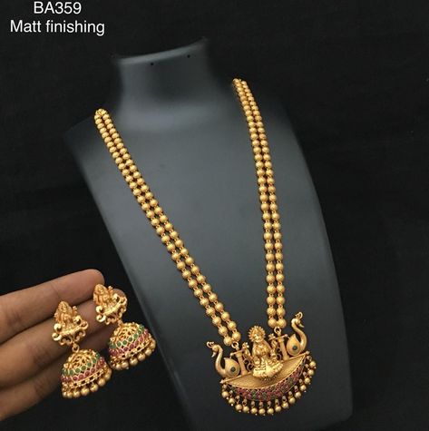 Temple Jewellery Earrings, Gold Bridal Necklace, Gold Jewelry Outfits, Antique Gold Jewelry Indian, Online Gold Jewellery, Antique Jewellery Designs, Gold Mangalsutra Designs, Gold Necklace Indian Bridal Jewelry, Antique Bridal Jewelry