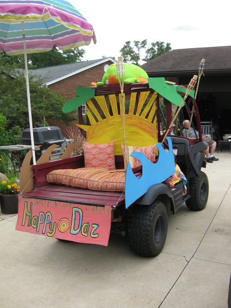 Trick Or Trunk Ideas, Scary Trunk Or Treat Ideas, Scary Trunk Or Treat, Decorated Golf Cart, Golf Cart Decorating Ideas, Cart Decorating Ideas, Golf Cart Decorations, Rally Idea, Beach Floats