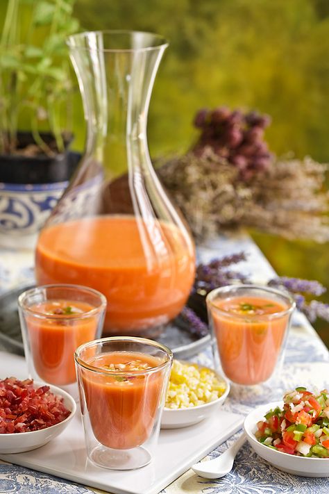 Authentic Gazpacho Recipe, Spanish Dinner, Gazpacho Soup, Gazpacho Recipe, Elegant Appetizers, Paella Recipe, Champagne Brunch, Culinary Art, Going Vegetarian