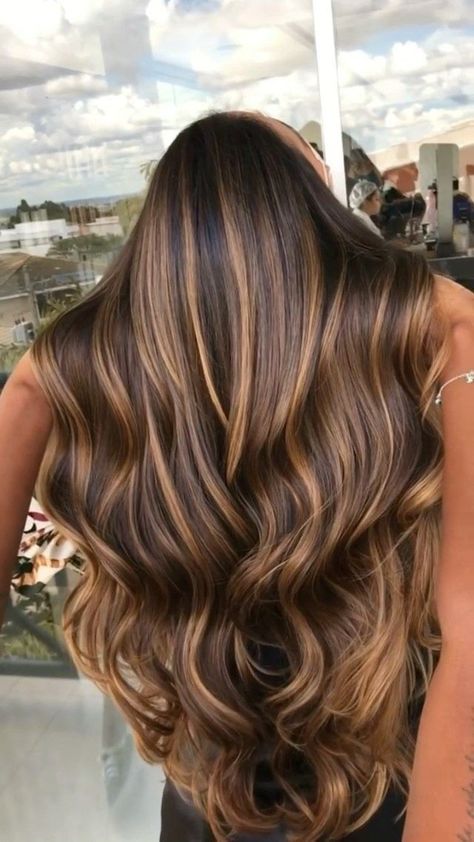 Highlights Brown Hair Balayage, Hair Caramel, Balayage Hair Caramel, Rambut Brunette, Highlights Curly Hair, Honey Brown Hair, Brown Hair Looks, Brown Hair Inspo, Hair Color Caramel