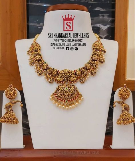 Nakshi Necklace, Gold Temple Jewellery, Gold Necklace Indian, Gold Jewelry Simple Necklace, Beautiful Gold Necklaces, Gold Chain Design, Gold Necklace Indian Bridal Jewelry, Gold Bridal Jewellery Sets, Gold Pendant Jewelry