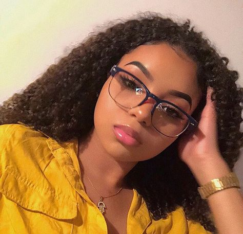 Black Hair Makeup, Feed In Braid, Wearing Glasses, Twist Hairstyles, Girls Makeup, Black Girls Hairstyles, Curly Hair Styles Naturally, Pretty Face, Cortes De Cabello Corto