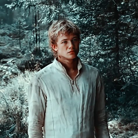 Eragon Bromsson icons, Eragon, Eragon icons, Eragon Bromsson Eragon, Ed Speleers, Ed Speleers icons, Ed Speleers Eragon Eragon Movie, Ed Speleers, Daeron Targaryen, Book Characters, Face Claims, Falling In Love, Love Story, Tv Shows, History