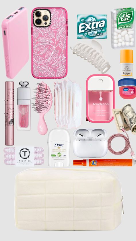 What To Keep In Your Emergency Kits, Preppy Emergency Kit, Sports Bag Essentials, Kit For School, 6th Grade Girls, Emergency Kit For Girls, School Necessities, Middle School Supplies, School Emergency Kit