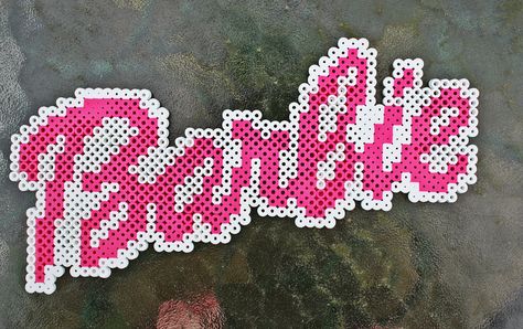 Barbie Perler, Plastic Bead Crafts, Hamma Beads Ideas, Easy Perler Bead Patterns, Barbie Dresses, Melty Bead Patterns, Pearl Beads Pattern, Easy Perler Beads Ideas, Barbie Logo