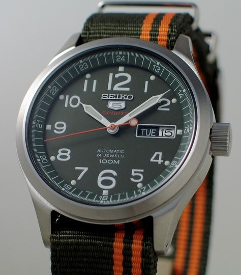 4R36 Seiko 5 Military – SRP275K | Yeoman's Watch Review Seiko 5 Military, Best Looking Watches, Retro Watches, Seiko 5, Watch Review, Omega Watch, Time Piece, Markers, Green