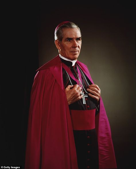 Archbishop Fulton Sheen, Crucifixion Art, Fulton Sheen, Traditional Catholicism, Juan Pablo Ii, One Step Closer, Mary And Jesus, Farm Heroes, Catholic Faith