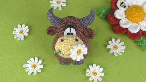 Amigurumi Bull or Cow Crochet Tutorial Amigurumi Bull, Amigurumi Cow Pattern, Crochet Jar Covers, Crocheted Cow Pattern, Cow Crochet, Easy Crochet Slippers, Crochet African Flowers, Crochet Snowflake Pattern, Amigurumi Cow