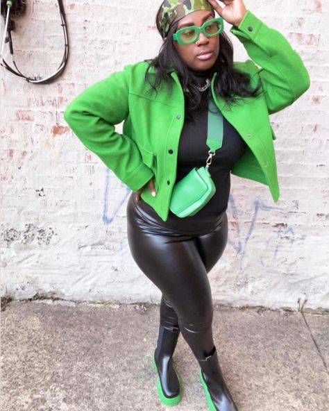 Green Sole Boots Outfit, All Green Outfit Black Women, Green Boots Outfit Black Women, Black And Green Outfit Black Women, Green Shein Outfits, Chelsea Boots Outfit Black Women, Green And Black Outfits, Green Boots Outfit, All Green Outfit