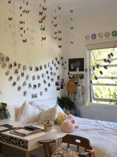 Polaroid Inspo Photo Walls, Bedroom Ideas Polaroid Picture Walls, Aesthetic Things To Hang On Your Wall, Polaroid Aesthetic Wall, Fairy Lights Bedroom Ideas Wall Art, Cow Print Room Decor Aesthetic, Polaroid Wall Aesthetic, Polaroids On Wall, Polaroid Wall Ideas Aesthetic