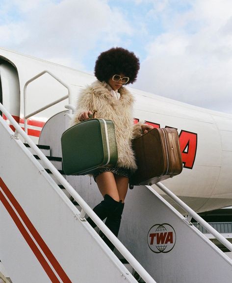 Private Plane Photoshoot, Twa Airport Photoshoot, Overpacking Aesthetic, Jet Setter Aesthetic, Hangar Photoshoot, Airport Editorial, Airport Photoshoot, Airplane Photoshoot, Airlines Uniform