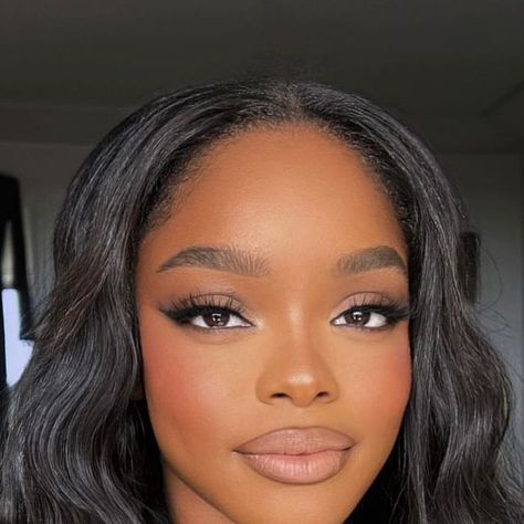 Diana Shin on Instagram: "This face 😍 @marsaimartin #makeup #dianashin" Sam Fine Makeup, Black Woman Eye Makeup, Light Makeup Brown Skin, Soft Glam Makeup Black Women Light Skin, Makeup Ideas Natural Glam, Natural Makeup Looks For Black Women, Soft Glam Dark Skin, Elegant Lookbook, Black Wedding Makeup