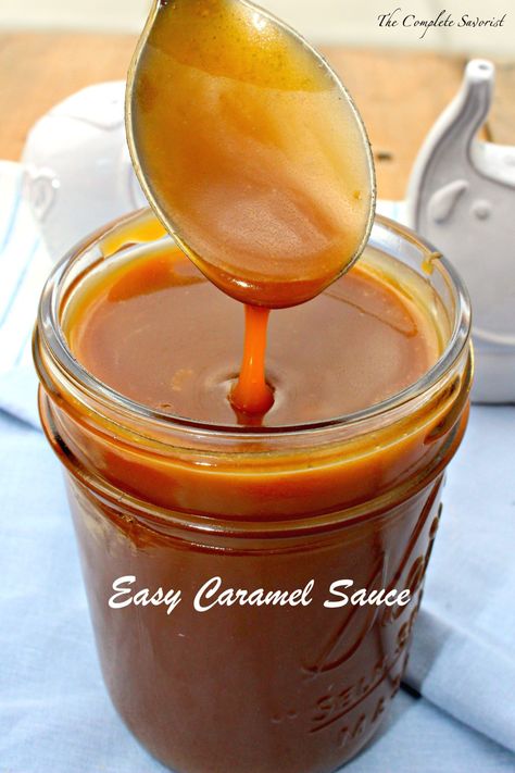 Easy Caramel Sauce ~ Stove top, 15-minute, no corn syrup caramel sauce with just a few simple ingredients ~ The Complete Savorist Easy Caramel Sauce, Diy Caramel, Slow Cooker Apple Butter, Sauce Spaghetti, Pastas Recipes, Easy Caramel, Butterscotch Sauce, Slow Cooker Apples, Caramel Recipes Sauce