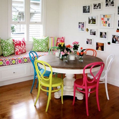 Colorful Modern Interior Design, Dining Room Table And Chairs, Design Interior Modern, Dining Room Colors, Painted Chairs, Colorful Chairs, Interior Modern, Office Chairs, Window Seat