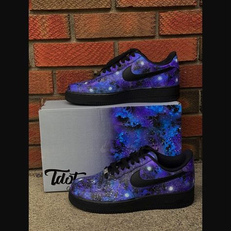 Custom Shoes Men, Galaxy Shoes, Nike Shoes Women Fashion, Chica Cool, Purple Galaxy, Painted Sneakers, Sneakers Jordans, Jordan Shoes Girls, Custom Nike Shoes