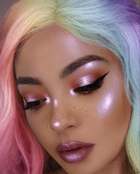 Purple Holographic Makeup, Iridescent Make Up, Holographic Makeup Eyeshadow, Holographic Makeup Look, Rainbow Fairy Makeup, Iridescent Makeup Looks, Multichrome Makeup, Purple Fairy Makeup, Rainbow Photoshoot