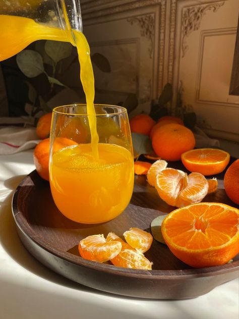 Mandarin juice Orange Juice Aesthetic, Homemade Orange Juice, Juice Aesthetic, Orange Juice Cocktails, Orange Juice Recipes, Mandarin Juice, Orange Juice Drinks, Juice Menu, Super Foods