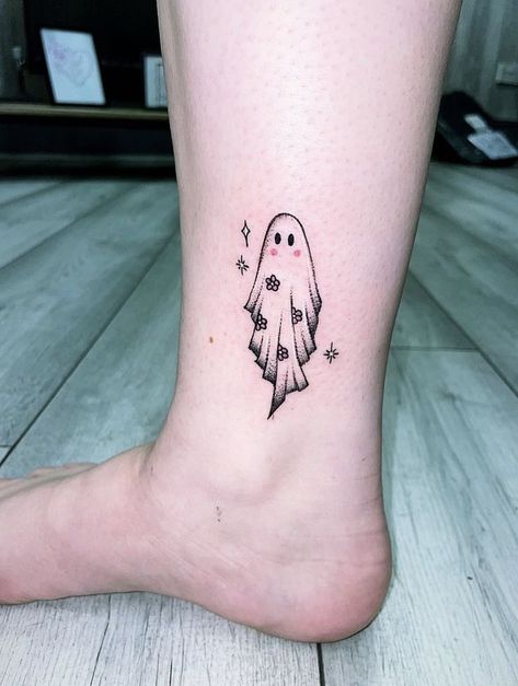 Floral Sheet Ghost Tattoo, Spooky Ankle Tattoo, Aesthetic Ghost Tattoo, Ghost With Legs Tattoo, Girly Ghost Tattoo, Floral Ghost Tattoo, Ghost Girl Tattoo, Ghost With Flowers Tattoo, Traditional Tattoos Japanese