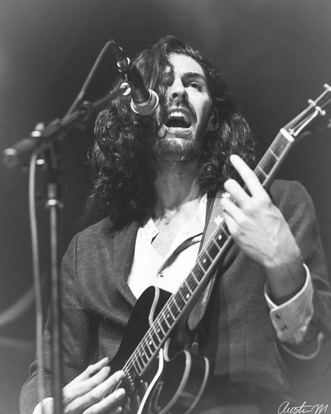 Hozier Hozier Black And White Aesthetic, Andrew John Hozier-byrne, Hozier Black And White, Aa Images, Musician Aesthetic, Andrew Hozier, Forest God, Bog Man, Classic Blues