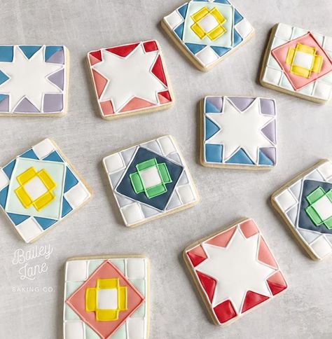 Quilt cookies were so fun! Thanks to my Silster @katiebagwellphotography for helping me find the cool patterns for inspiration 🧵Patterns… Lovers Knot Quilt, Quilt Cookies, Cookie Template, Knot Quilt, Decorated Paper, Lovers Knot, Crumb Quilt, Sugar Cookie Royal Icing, Paper Quilt