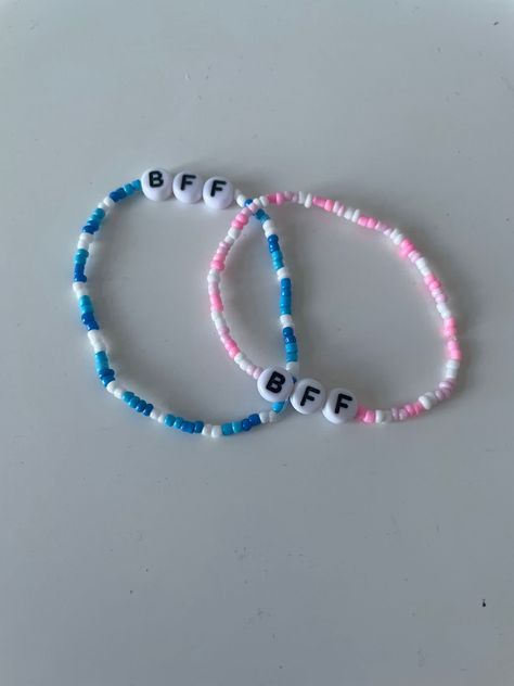 blue and pink matching 2mm seed bead BFF bracelets!! Clay Bead Bracelet Ideas School, Bff Beads Bracelet, Matching Bracelets For Best Friends Clay Beads, Cute Matching Bracelets For Best Friends, Clay Bead Bracelet Ideas Matching Bff, Bff Bead Bracelets, Bracelet Seed Beads Ideas, Cute Friendship Bracelets Beads, Bluey Bracelet Ideas