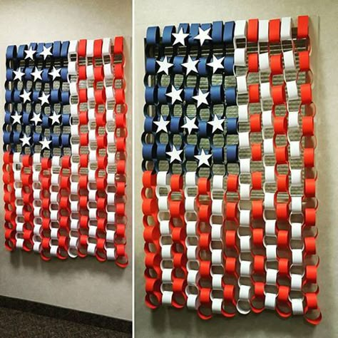 DIY American Flag I made an American Flag out of paper rings. It looks a little while but so worth it! It looks beautiful and right before 4th of July. :) Love it! Diy American Flag, American Themed Party, American Flag Crafts, Flag Diy, American Flag Art, Flag Crafts, Paper Rings, American Party, 4th July Crafts