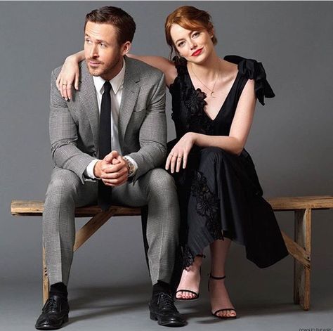 Damien Chazelle, Райан Гослинг, Business Photoshoot, Couple Photography Poses, Ryan Gosling, Emma Stone, Photoshoot Poses, Couples Photoshoot, Couple Posing