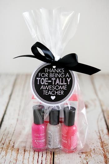 BEST DIY Teacher Gifts! EASY & CHEAP Gift Ideas To Make For Christmas Gifts – End Of Year – Teacher Appreciation – First Day! Creative & Unique Presents That Are Cute – Handmade Ideas From Kids – Students Easy Cheap Gifts, Teacher Nails, Teacher Appreciation Diy, Cheap Gift Ideas, Gift Ideas To Make, Teacher Appreciation Printables, Teacher Birthday Gifts, Teacher Valentine Gifts, Teachers Diy