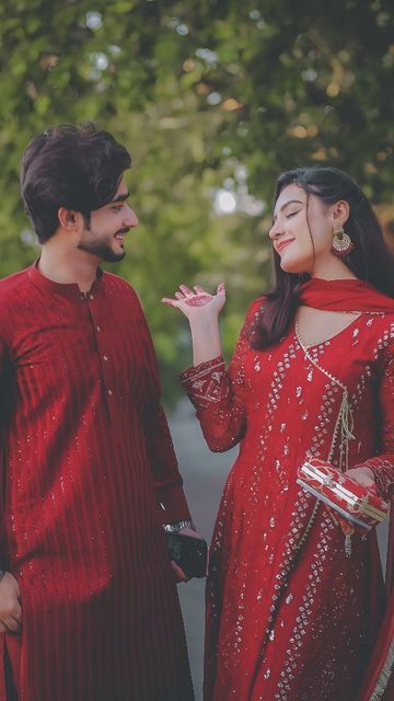 Cigratte Snapchat, Bhai Bhen, Pakistani Couple, Drama Couple, Haldi Photoshoot, Feeling Photos, Couples Dp, Great Thoughts, Variety Food