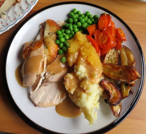 Roast Chicken with Herbs Uk Roast Dinner, English Sunday Roast Dinner Chicken, Roast Chicken Meal, British Sunday Roast Dinner Chicken, Delicious Foods Aesthetic, British Chicken Recipes, Roast Dinner Aesthetic, Roast Dinner Chicken, Chicken Roast Dinner