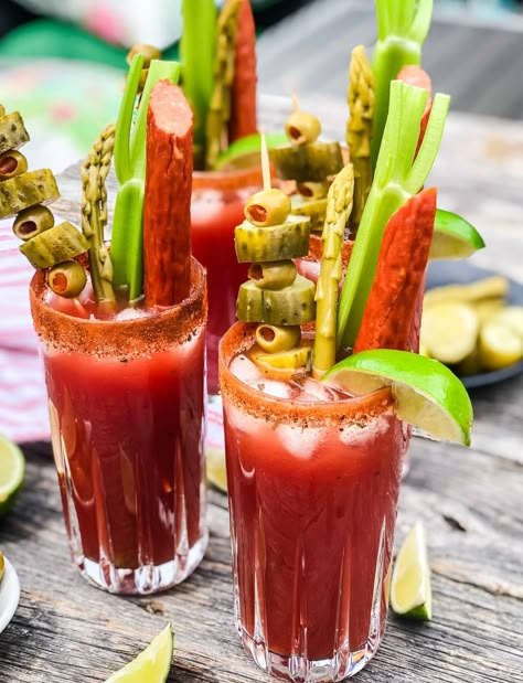 Caesar Drink Recipe, Clamato Juice Recipe, Caesar Bar, Canadian Drinks, Caesar Drink, Caesar Cocktail, Drink Garnishes, Caesar Recipe, Pepperoni Sticks