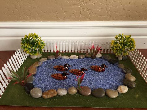 Pond Diorama Clay Diorama Ideas, Landform Diorama, Pond Diorama, Ecosystem Diorama, Diy Golu Dolls, Diaroma Ideas, Landform Projects, Pond Diy, Diorama Kids