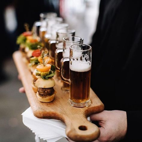 Beer Food Pairings, Hutton House, Wedding Planning Checklist Timeline, Beer Burger, Ultimate Wedding Planning Checklist, Content Inspiration, Fingerfood Party, Bistro Food, Burger Sliders