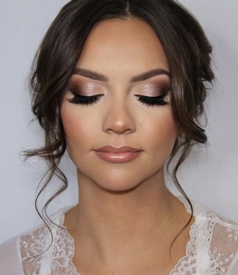 Wedding Airbrush Makeup Brunette, Bridal Makeup Gold Smokey Eye, Glamorous Bridesmaid Makeup, Make Up For Maid Of Honor Makeup, Bridal Wedding Makeup For Brown Eyes, Makeup For Taupe Dress, Outdoor Wedding Makeup The Bride, Champagne Bride Makeup, Bridal Makeup For Round Eyes