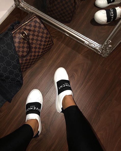 DESIGNER COMMUNITY on Instagram: “Do you like those Givenchy sneakers? #GIVENCHY” Designer Shoes Gucci, Sneaker High Heels, Givenchy Sneakers, Designer Shoes Sneakers, Timberland Boots Outfit, High Heels Classy, Skor Sneakers, Nike Design, Heels Classy