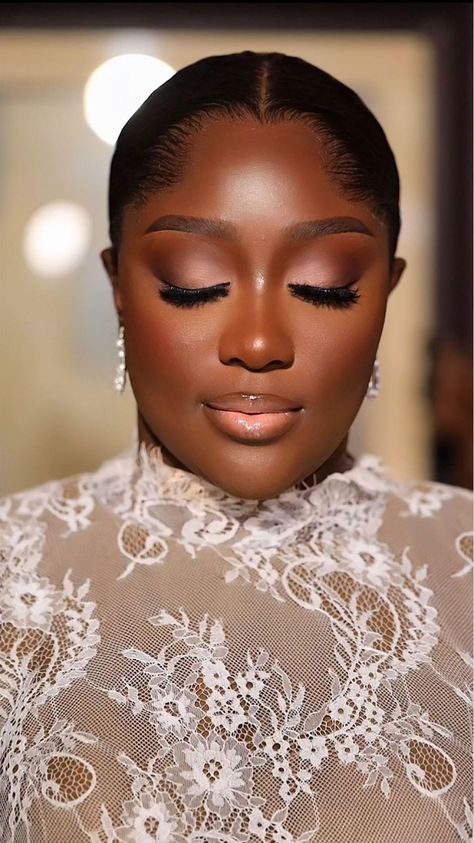 LAYEFABEAUTY/NIGERIAN MUA | @kani41 ‘s look for her bridal shower. She looked all shades of amazing Lashes @wynkklashes Eyes @tressebella these pigments are sooooo… | Instagram Very Dark Skin Makeup, Bridal Makeup For African Women, Bridesmaid Makeup For Dark Skin, Bridal Makeup On Black Women, Bride Makeup Dark Skin, Neutral Makeup Black Women, Dark Skin Wedding Makeup, Make Up Artist Outfits, Dark Skin Makeup Look