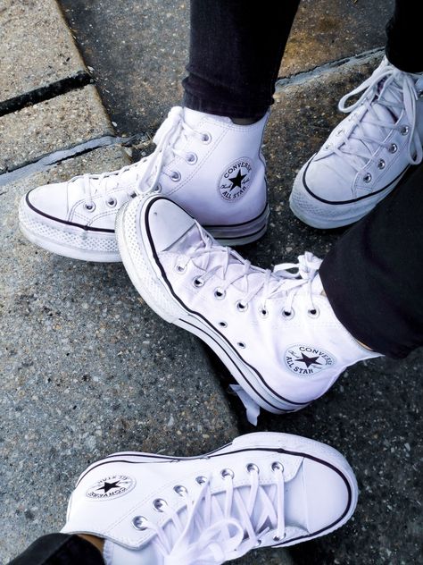 Dirty White Converse, White Converse Aesthetic, Converse Couple, Knee High Converse, High Converse, High Top Converse Outfits, Converse Aesthetic, Converse Classic, Dirty White