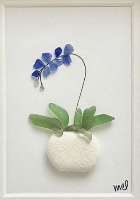 Sea Glass Window, Sea Glass Artwork, Sea Glass Art Diy, Stone Pictures Pebble Art, Sea Glass Art Projects, Beach Glass Crafts, Glass Art Pictures, Plants Outdoor, Sea Crafts